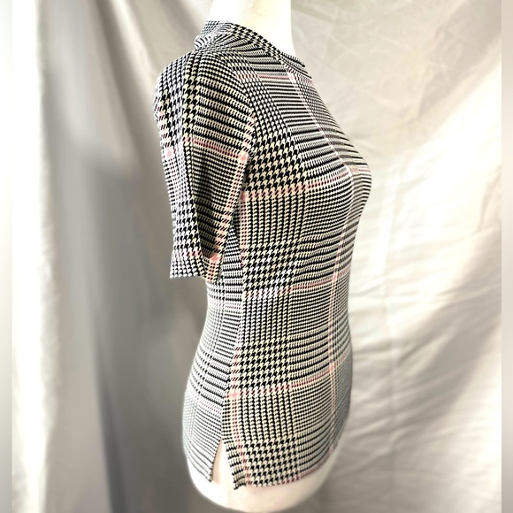 WHBM Houndstooth Black White Pink Plaid Mock Neck Short Sleeve Top EUC Size XXS - Picture 2 of 8